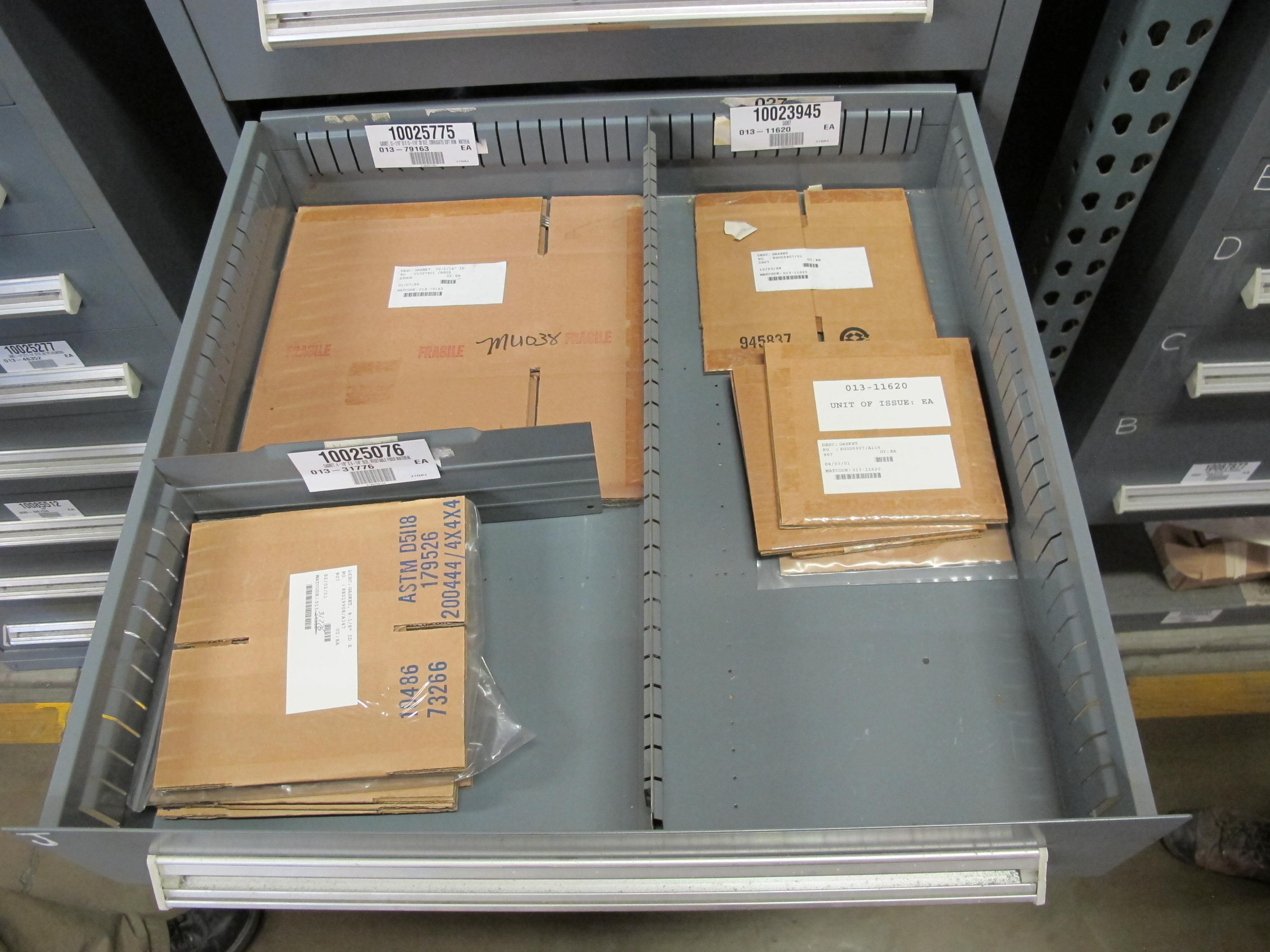 STANLEY VIDMAR HEAVY DUTY 11-DRAWER PARTS CABINET W/ CONTENTS (W-50) LOADING & HANDLING FEE $25-